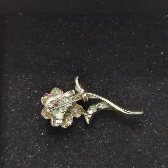 Pink Flower Vintage Pin with Green Leaves Gold Stem and Accents with Crystal - Picture 3 of 5